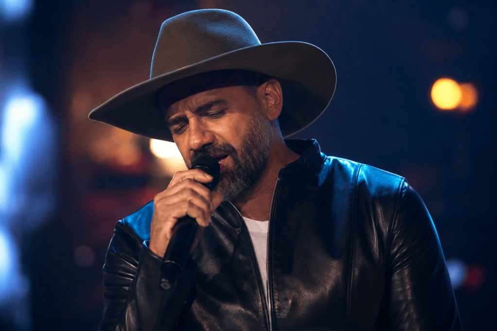 Edu Ribbê e banda durante gravação ao vivo em Goiânia